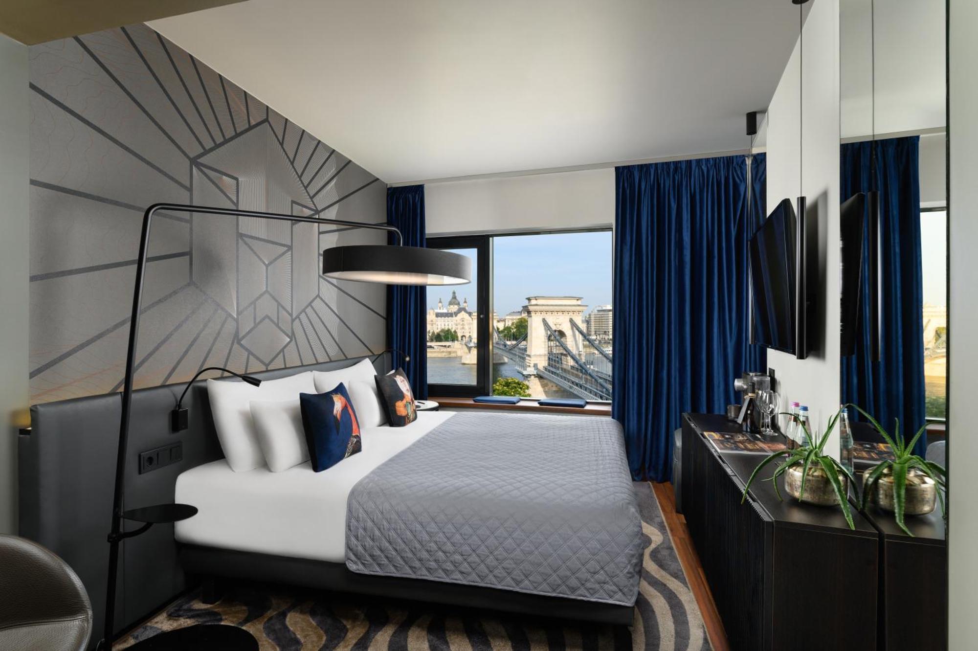 Hotel Clark Budapest - Adults Only Ngoại thất bức ảnh A guest room at the hotel