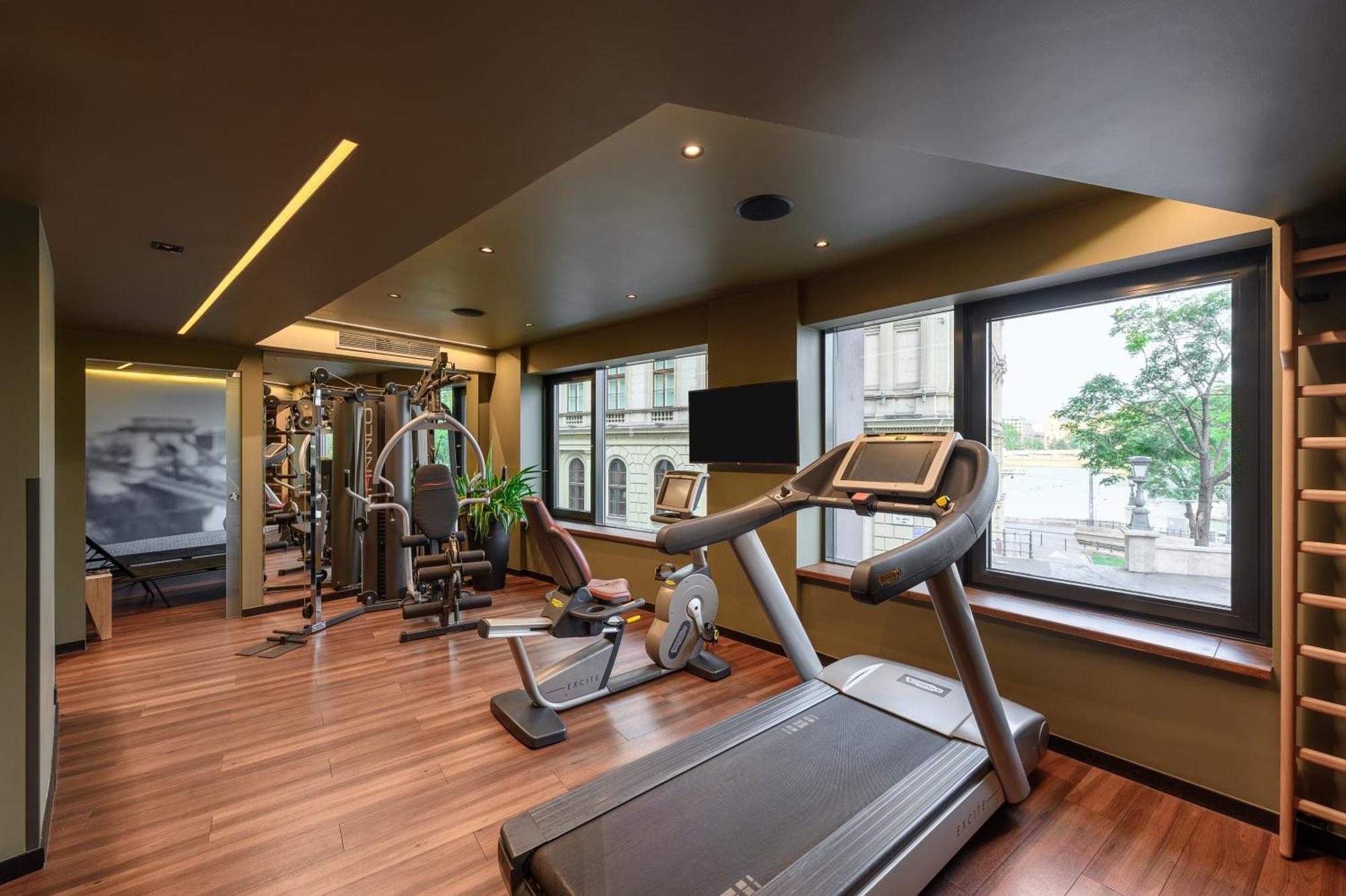 Hotel Clark Budapest - Adults Only Ngoại thất bức ảnh The gym at the hotel