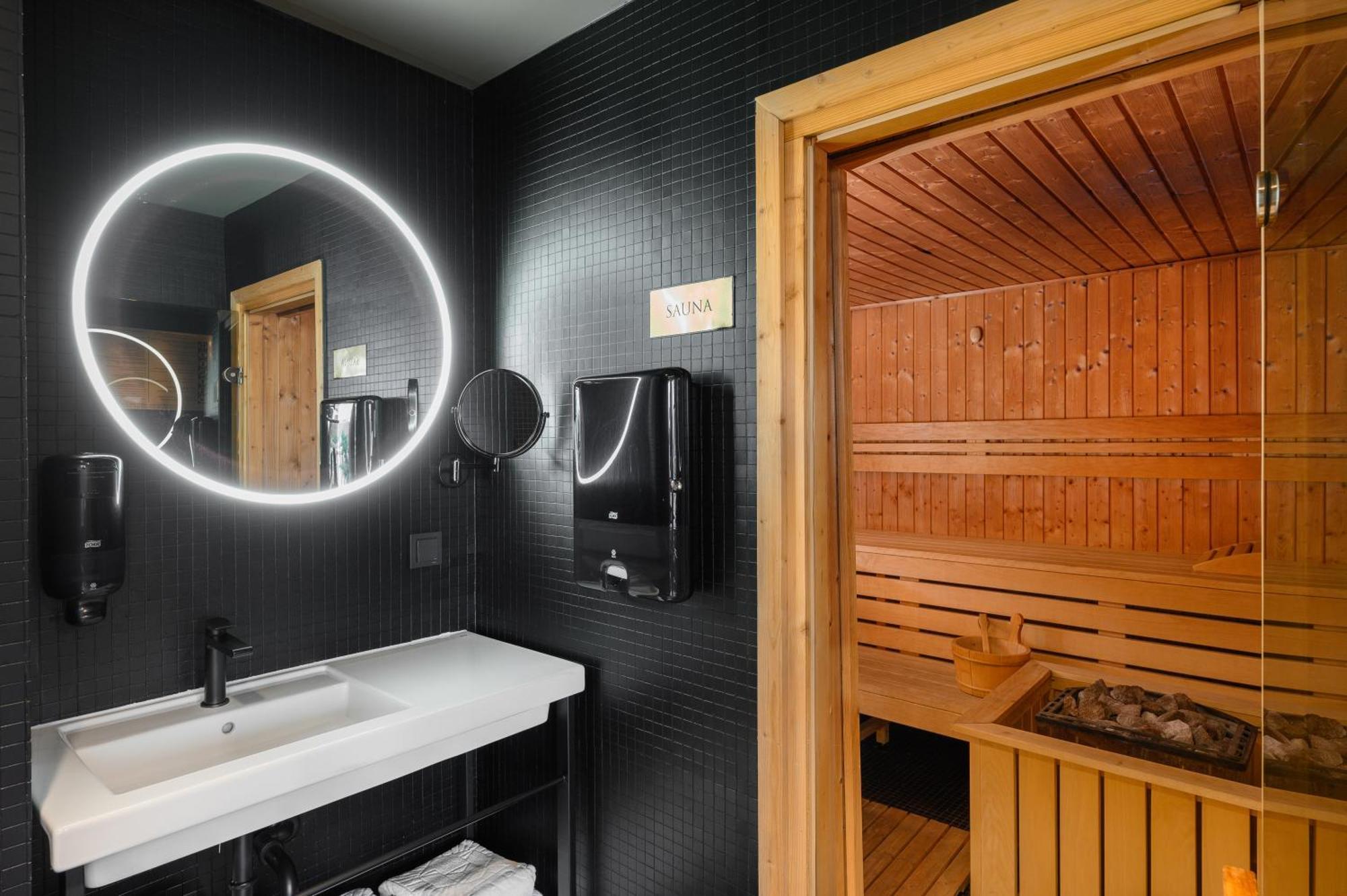Hotel Clark Budapest - Adults Only Ngoại thất bức ảnh Sauna in a hotel