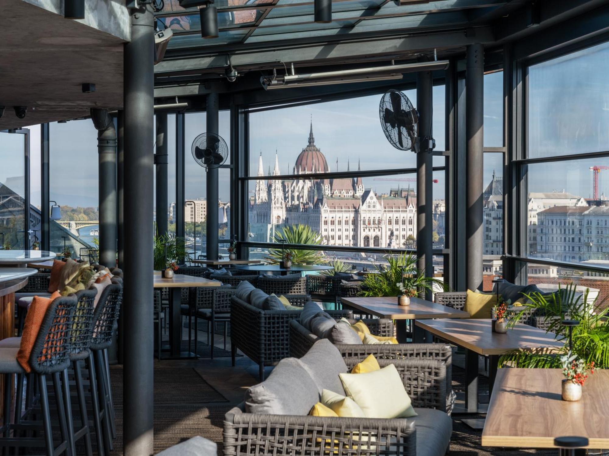 Hotel Clark Budapest - Adults Only Ngoại thất bức ảnh The 360° Sky Bar