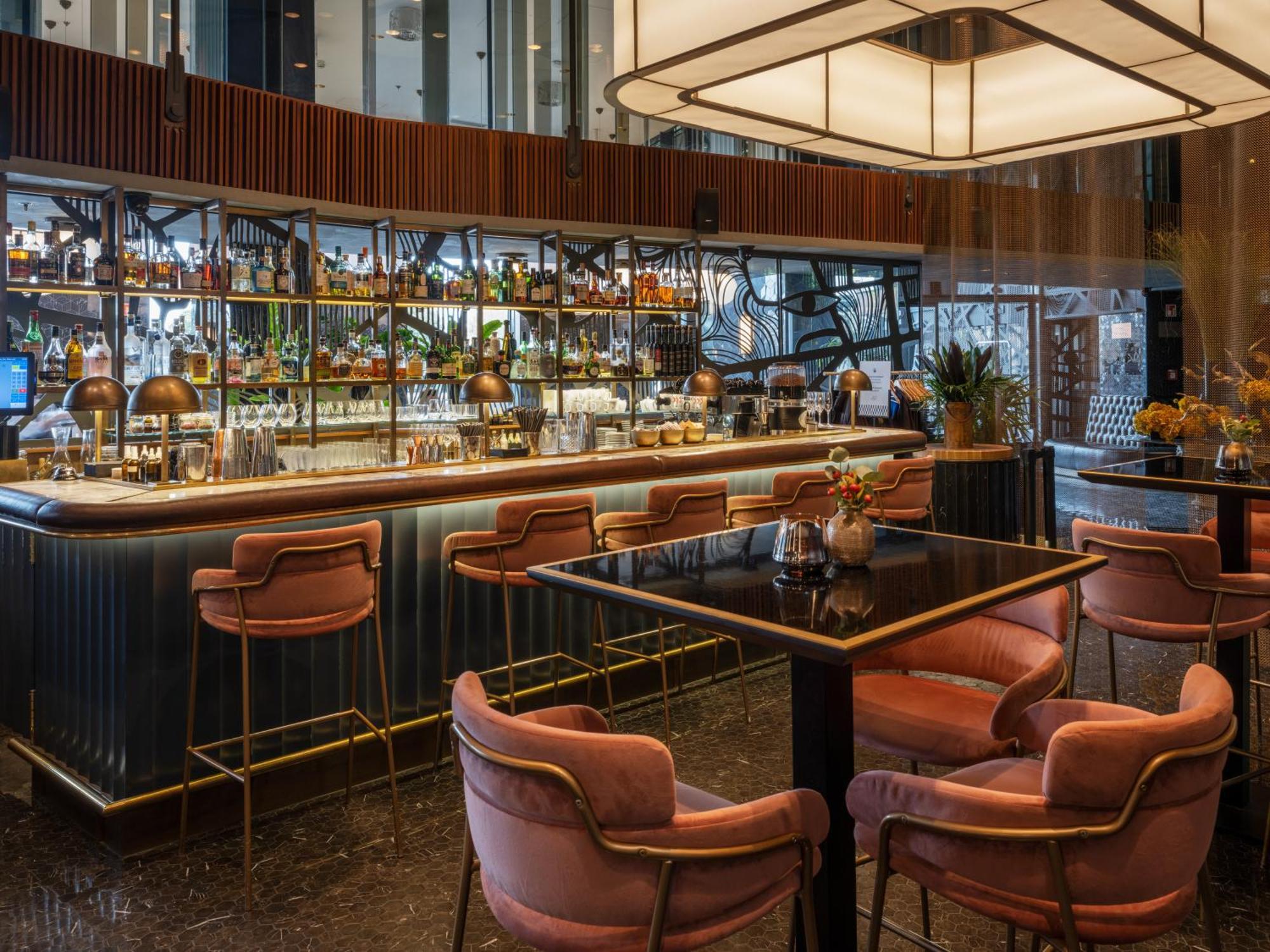 Hotel Clark Budapest - Adults Only Ngoại thất bức ảnh The bar at the London Edition