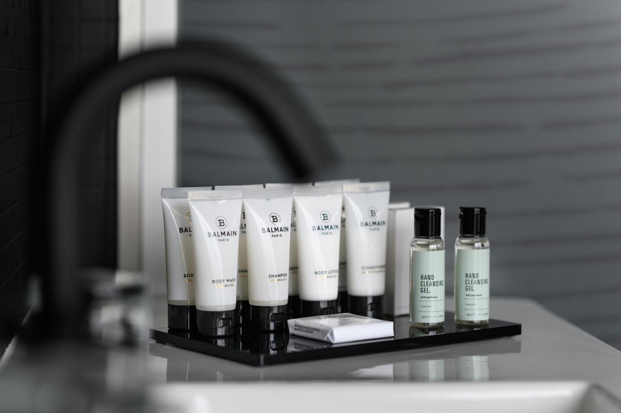 Hotel Clark Budapest - Adults Only Ngoại thất bức ảnh A selection of toiletries