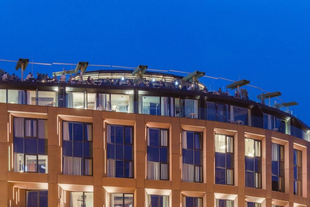 Hotel Clark Budapest - Adults Only Ngoại thất bức ảnh The top floors of the building
