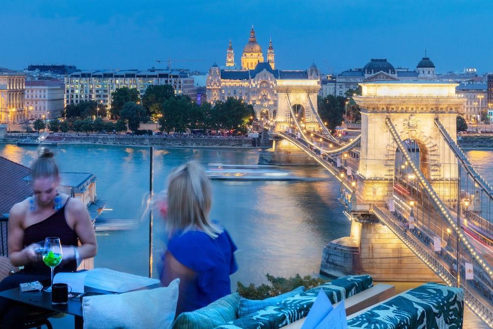Hotel Clark Budapest - Adults Only Ngoại thất bức ảnh View of the Chain Bridge from the hotel